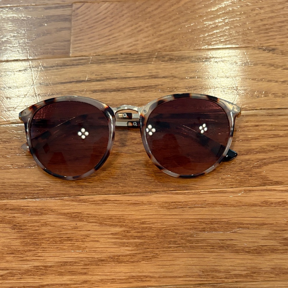 Stylish Tortoiseshell Sunglasses
